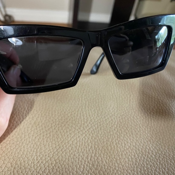 RARE VINTAGE VERSACE SUNGLASSES - Picture 3 of 7